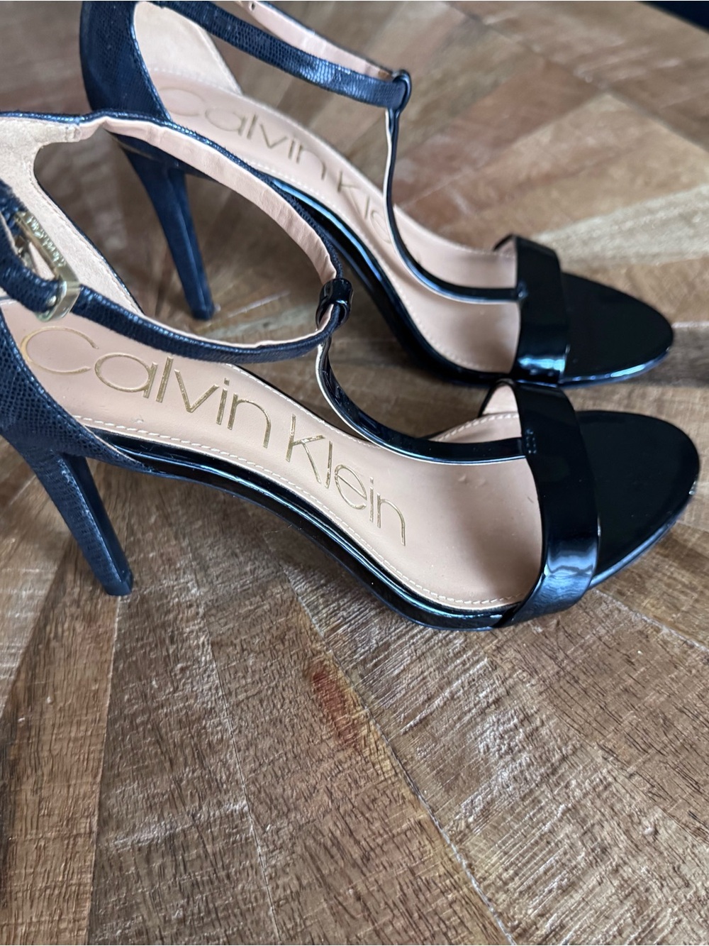 Calvin Klein Black Patent T-Strap Stiletto Sandals 7 Like New